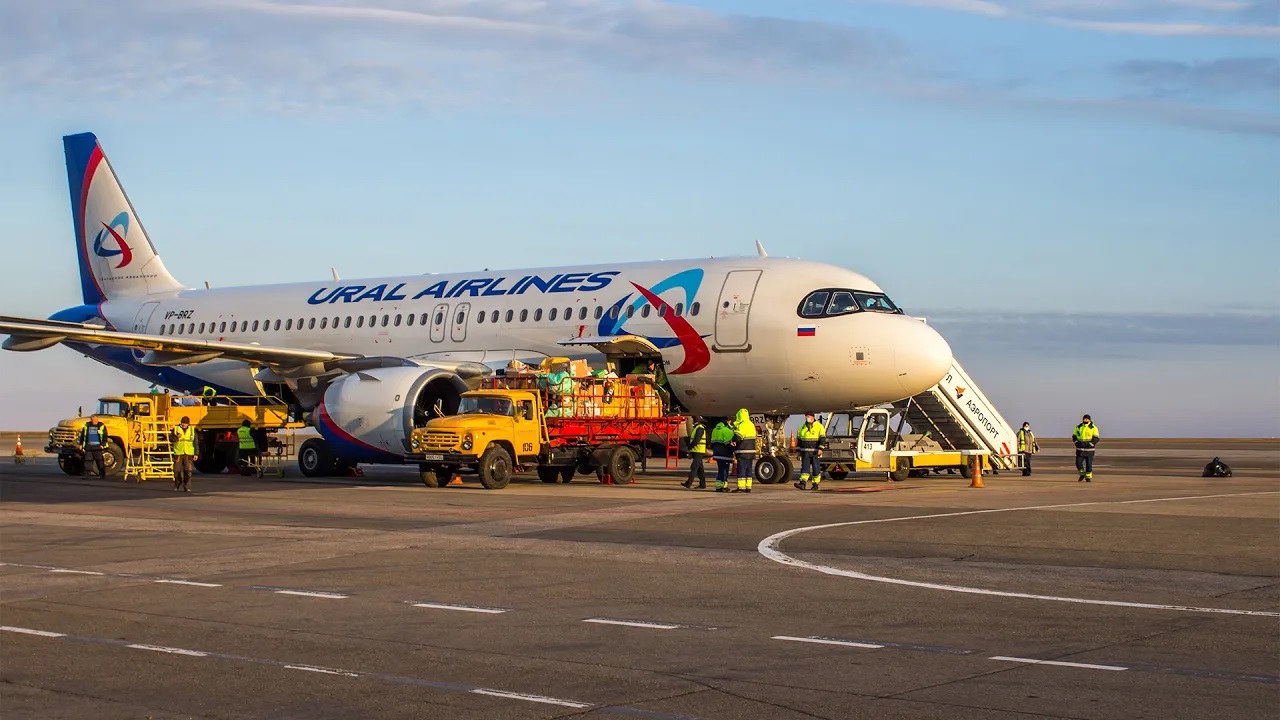 Airbus A320 Neo Уральских авиалиний в аэропорту Барнаула