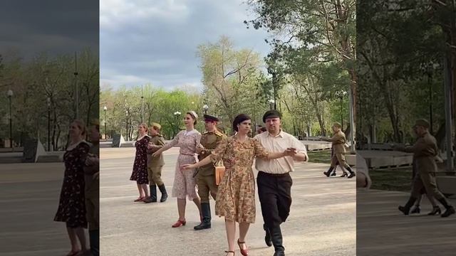 Оренбуржцы репетируют в парке «Салют, Победа!»