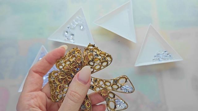 Реставрация винтажной броши Vogue jewelry 1940х годов  Замена кристаллов на фианиты