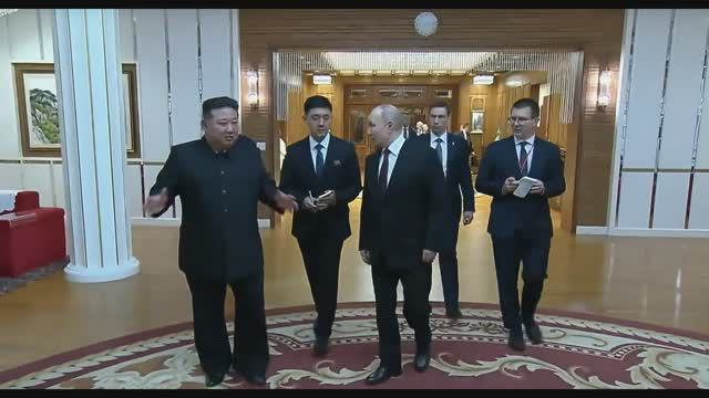Владимир Путин и Ким Чен Ын прибыли в здание, где будут проходить дальнейшие переговоры