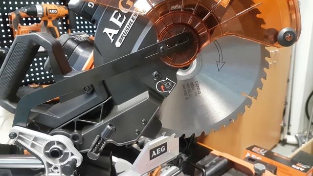 Аккумуляторная торцовочная пила AEG BPS 18-254 BL PRO 18