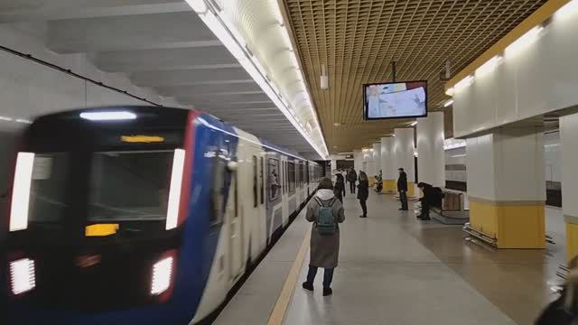 Новый поезд Stadler M110 на станции метро Кунцевщина, Минск