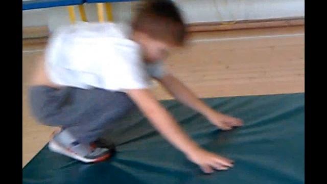 Кувырок назад. Учебный видоклип