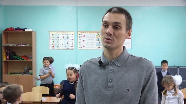 Буквы разные писать и читать, и вычитать. Этому нас учит первый учитель