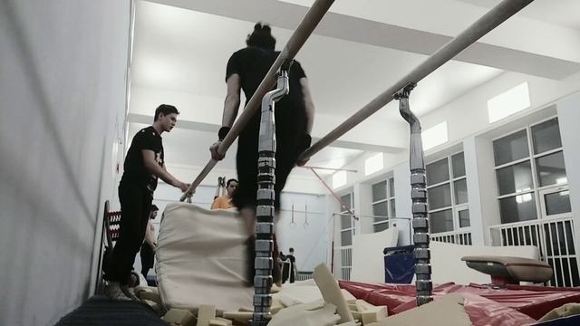 КАК Я НАУЧИЛСЯ ЗАДНЕЕ САЛЬТО С БРУСЬЕВ #1