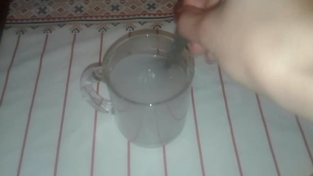 Ложка соли в чашке воды