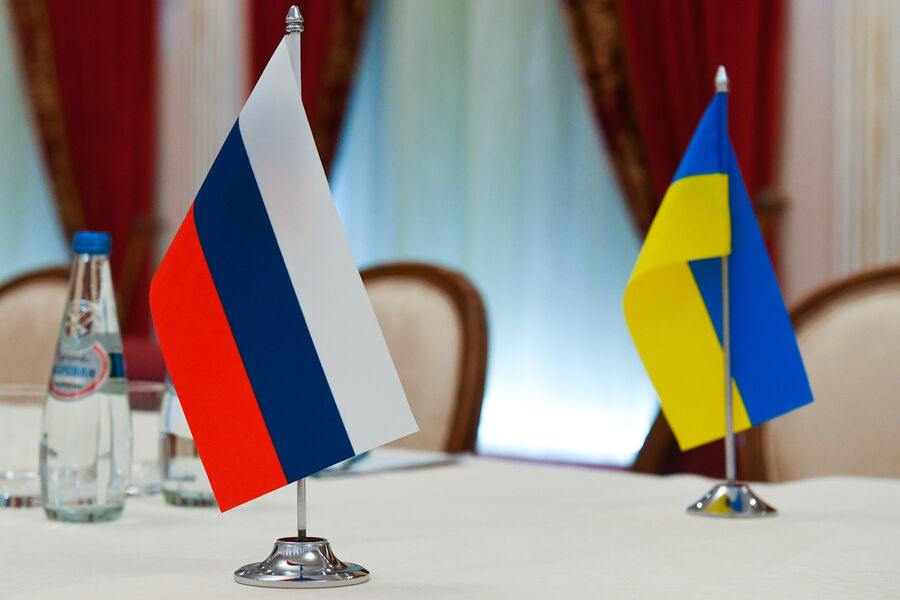 В Киеве заявили, что ряд стран впервые предложил свои каналы коммуникации с РФ
