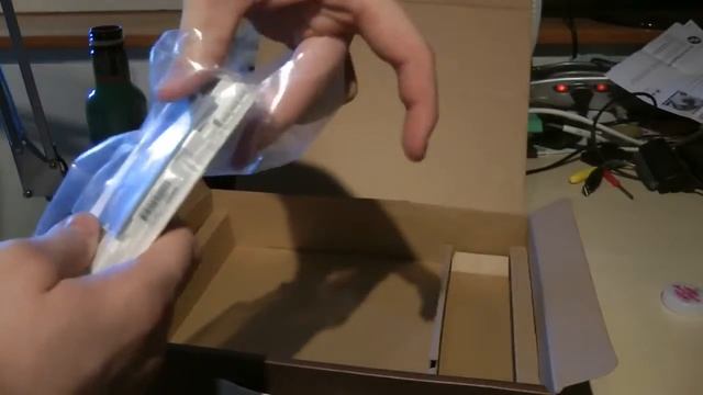 UNBOXING 1080p Asus EeePC 1025C, Atom N2800, 10  WSVGA, white