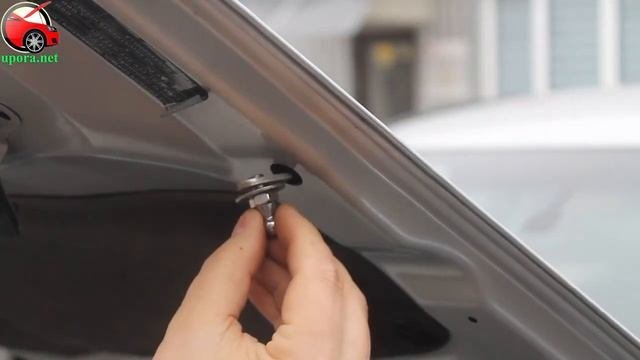 Установка упоров  амортизаторов капота на Nissan Leaf  Ниссан Лиф от upora.net