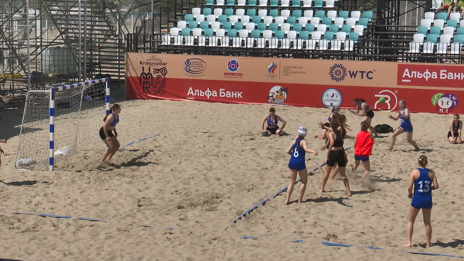 Первенство России по пляжному гандболу среди юношей и девушек стартовало в Анапе