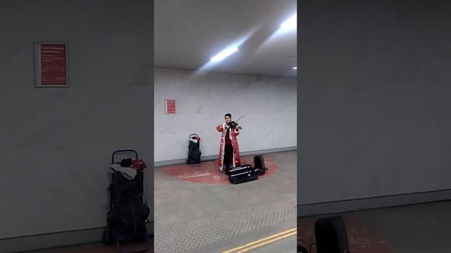 ШОК!!! Как красиво парень играет на скрипке!!!