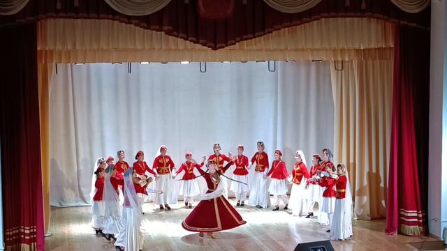 "Бугунь байрам" крымскотатарский танец