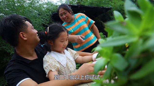 胖妹做10斤怪味小龙虾，香气扑鼻好馋人，老妈说了啥？3人笑哈哈【陈说美食】