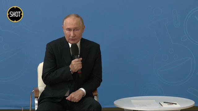 Путин провёл открытый урок "Разговор о важном" в школе № 20 имени Героев Отечества в Кызыле.