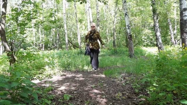 В тунике Желтая роза под ремень