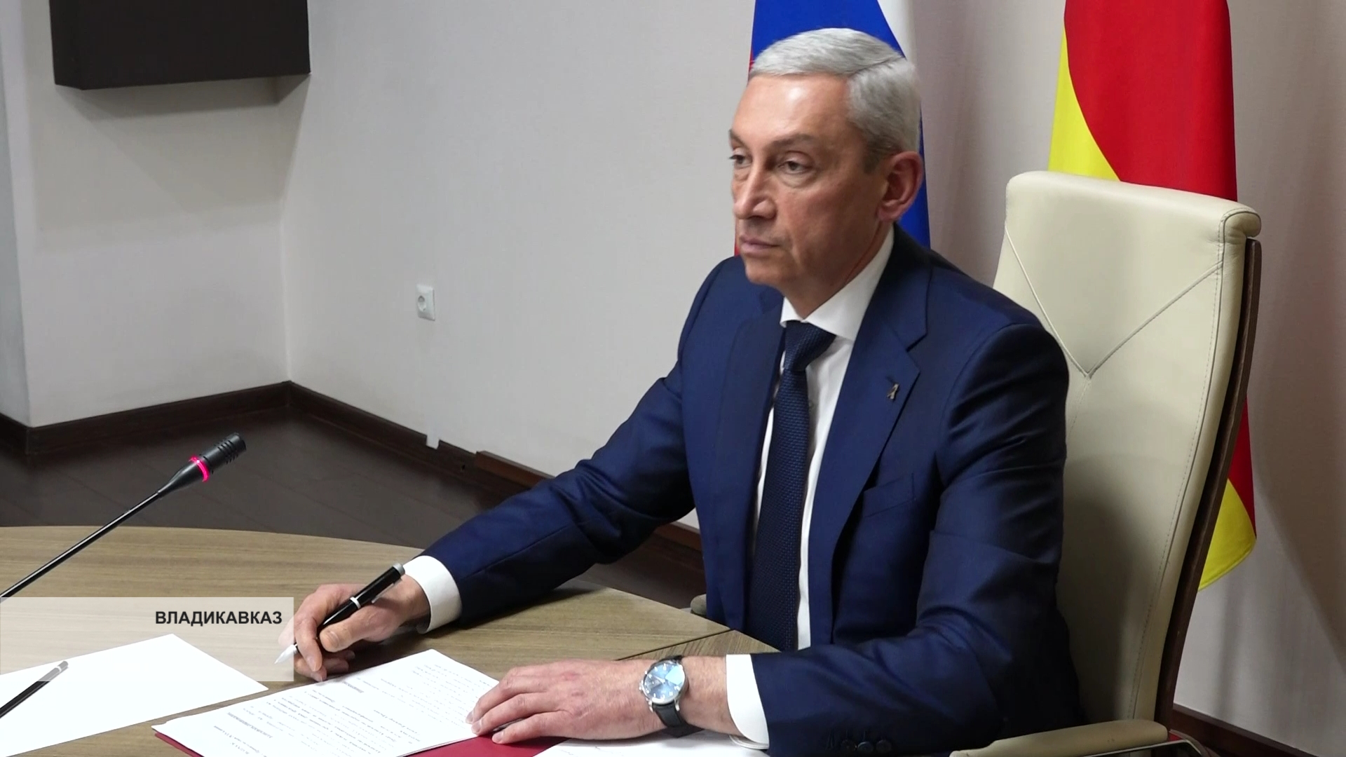 Борис Джанаев провел совещание с кабмином и главами муниципалитетов