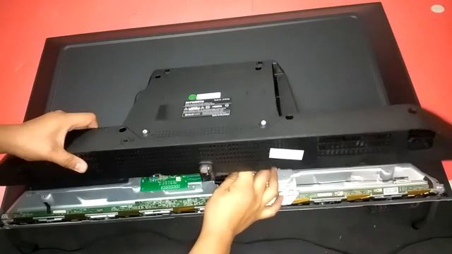 How to DIY replace the mainboard of Skyworth 40TB7050 or 40TB7000?