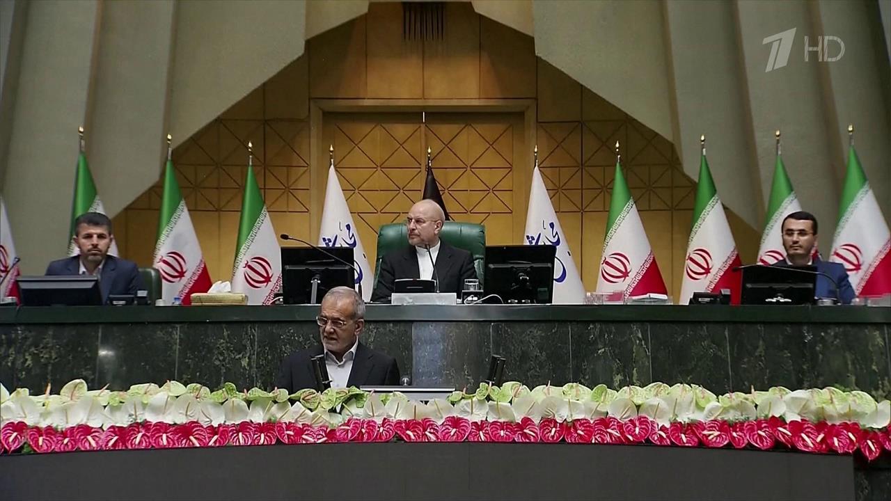 Масуд Пезешкиан официально вступил в должность президента Ирана