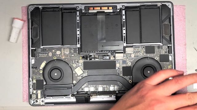 13" MacBook Pro A1989 LCD Screen Assembly Replacement Repair