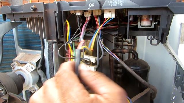 (split Panasonic inverter) como desmontar condensador  parte 01