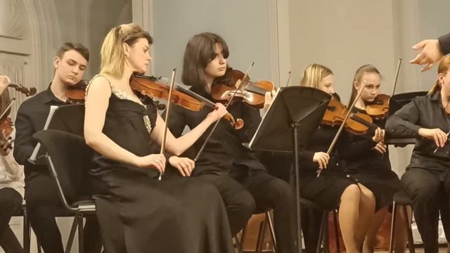 2022.04.19 Рахманиновский зал"Путешествие со струнным оркестром" Моцарт"Маленькая ночная серенада"-