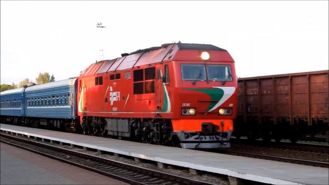 Тепловоз ТЭП70БС-006 с поездом  №670Б Минск – Гомель прибывает на станцию Светлогорск-на-Березине