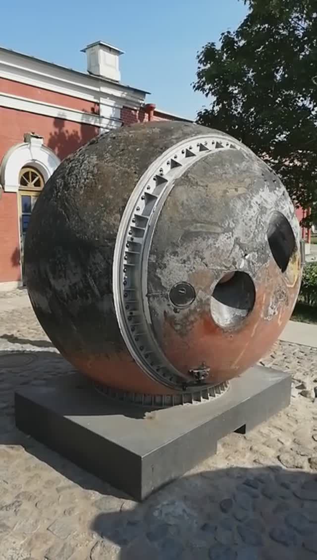 Спускаемый аппарат топографического спутника Комета. Музей в Петропавловской крепости