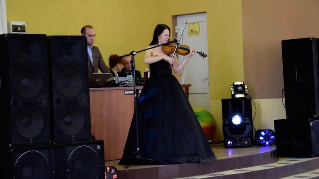Юлия Лебеденко выступает в Глубоком
