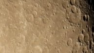 Луну так близко давно не наблюдал кратеры как  на ладони