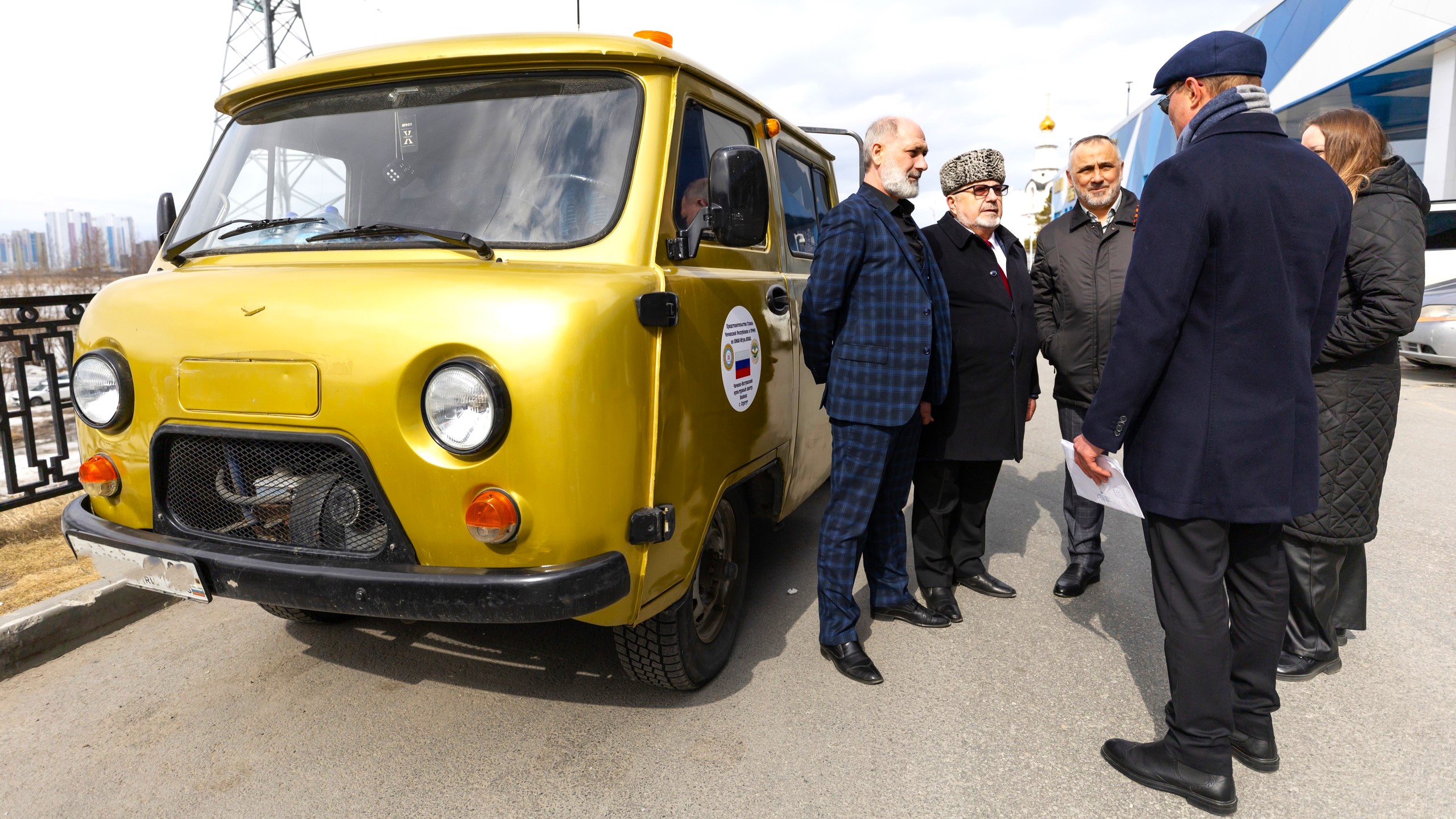 Из Сургута на СВО отправили 14 автомобилей повышенной проходимости