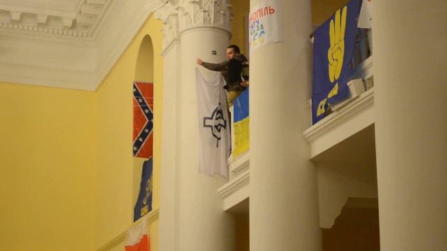Крестик оденьте!