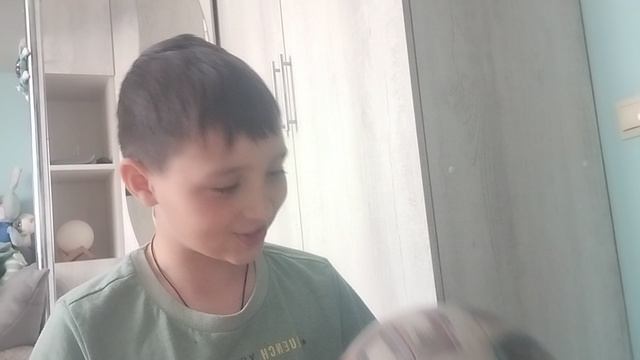 Тот самый чел который решил притворится самым крутым вратарём и начал снимать дрянь