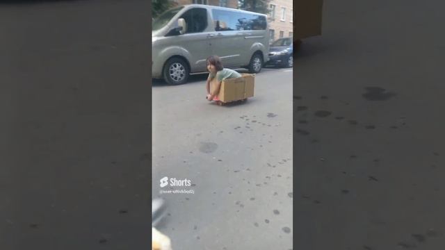 Русский человек и коробка