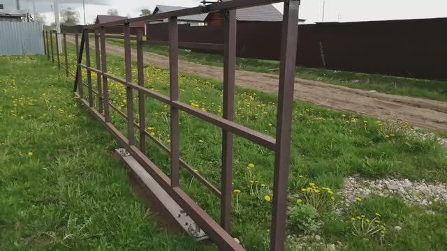 Откатные ворота 7 метров, на винтовых сваях.