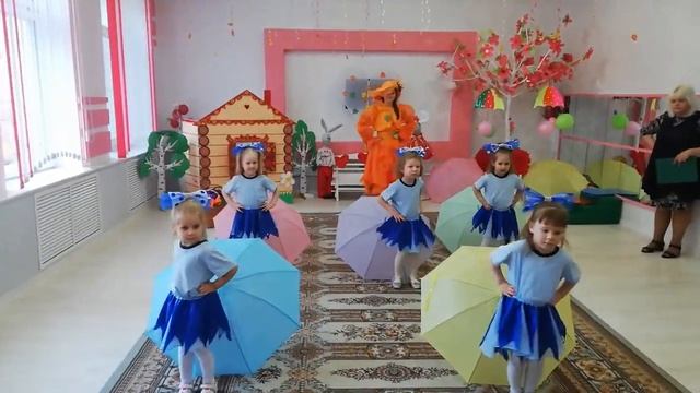 Осенний праздник в младшей группе "Капельки"