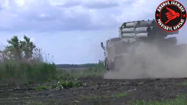 Минобороны РФ опубликовало кадры работы реактивной артиллерии группировки войск "Восток".