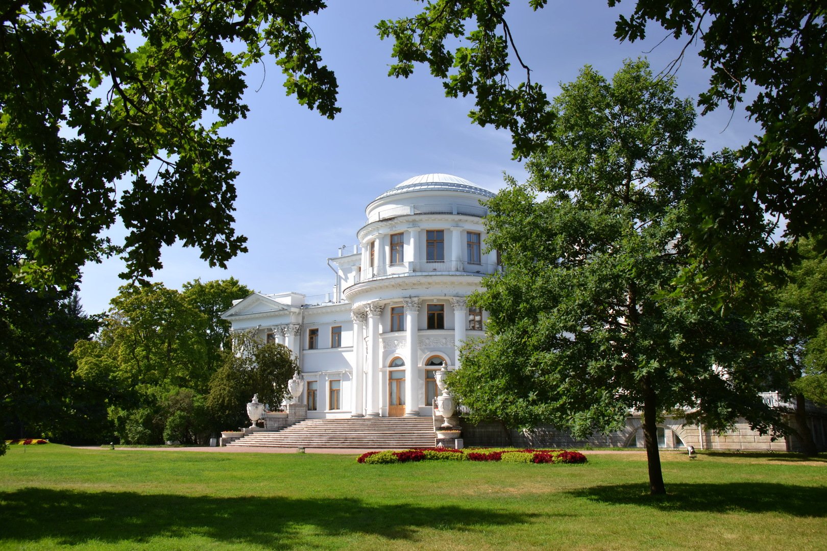 Парк на Елагином острове Санкт-Петербурга