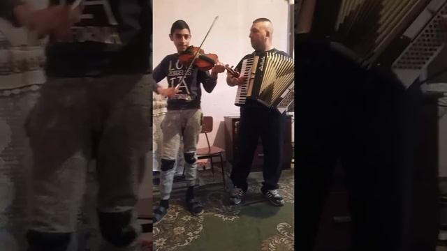 Manuel savic violina i sasa harmonika