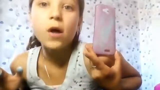 Раскрасила чехол "жесть  в комноте вонь от лака "