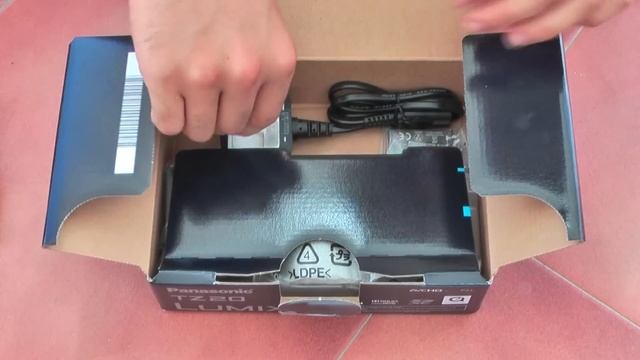 UNPACKAGE PANASONIC LUMIX TZ-20