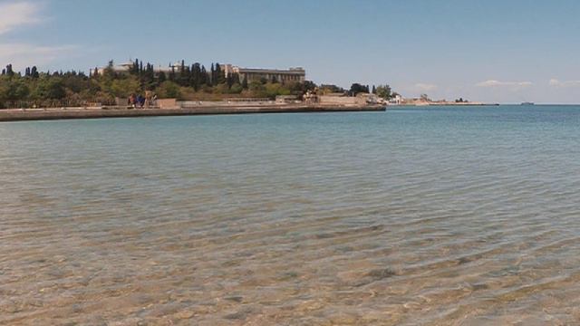 Севастополь. Дети уже купаются! Пляж Омега.
