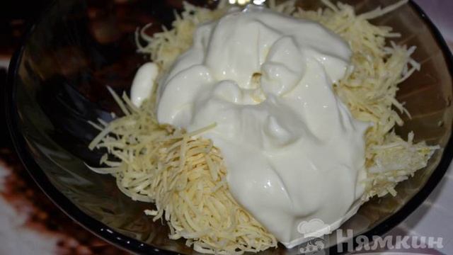 Салат с крекером и рыбными консервами
