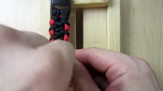 Браслет из паракорда Cricket