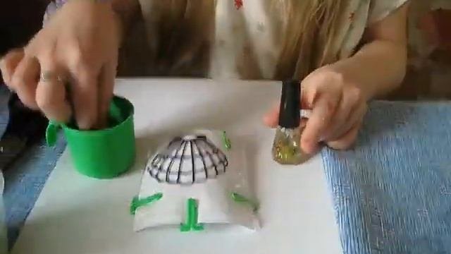 Делаем украшение для дома из пластиковой бутылки.