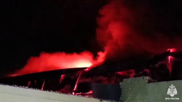 В Саратове произошел пожар на станции техобслуживания