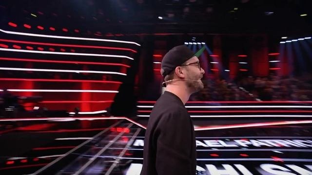 This ROCKER turns his Blind Audition into a CONCERT ?