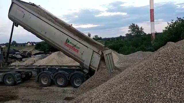 Перевозка сыпучих материалов самосвалами