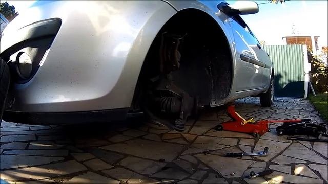Replace Brake Discs On Renault Clio 3