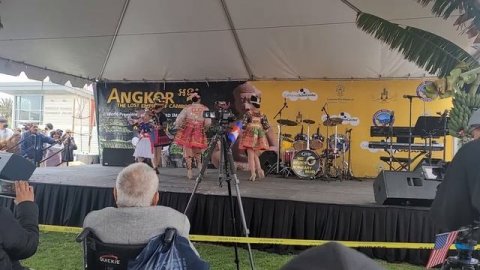 Cambodian Festival Khmer New Year Performance by Sophia Vue & Nkauj Ci Iab (Ib Ob Peb Los Seev Cev)