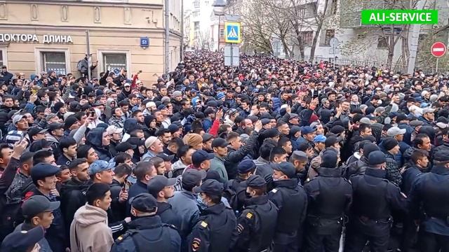 ?ТЫСЯЧИ ЧЕЛОВЕК ПРИШЛИ НА УРАЗА БАЙРАМ ~ МОСКОВСКИЙ СОБОРНЫЙ МЕЧЕТЬ #москва #россия #кыргызстан#мир